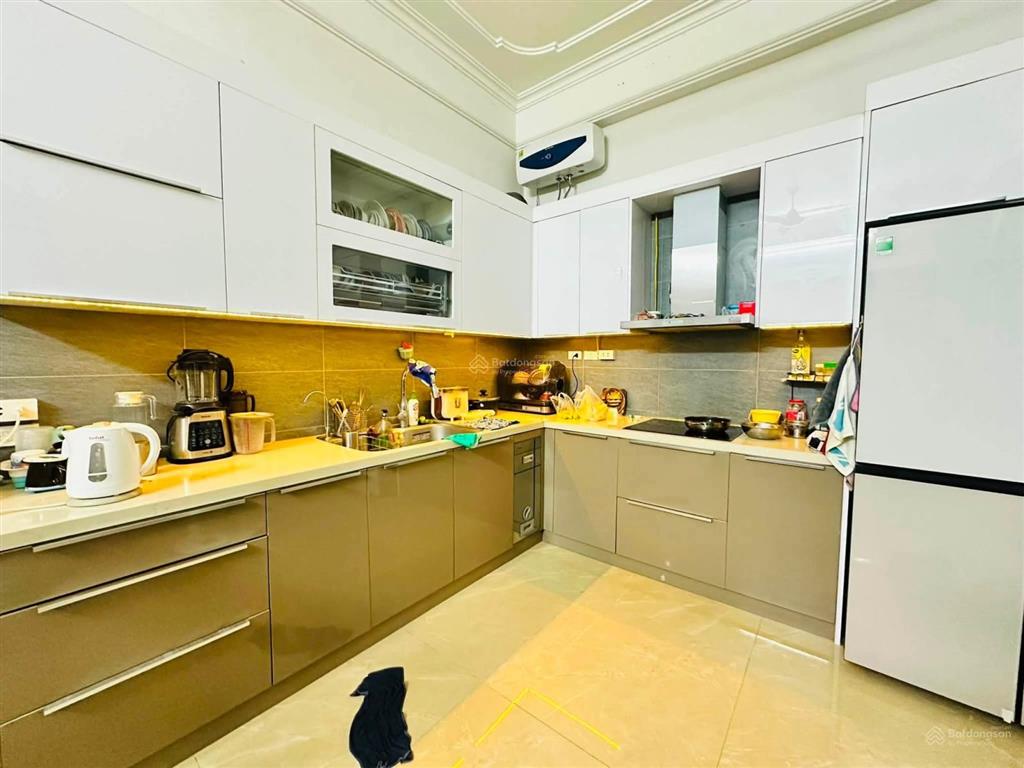 Bán gấp nhà hoàng quốc việt, 70 m², 2 thoáng, ô tô, 5 tầng, kinh doanh. giá nhỉnh 26 tỷ