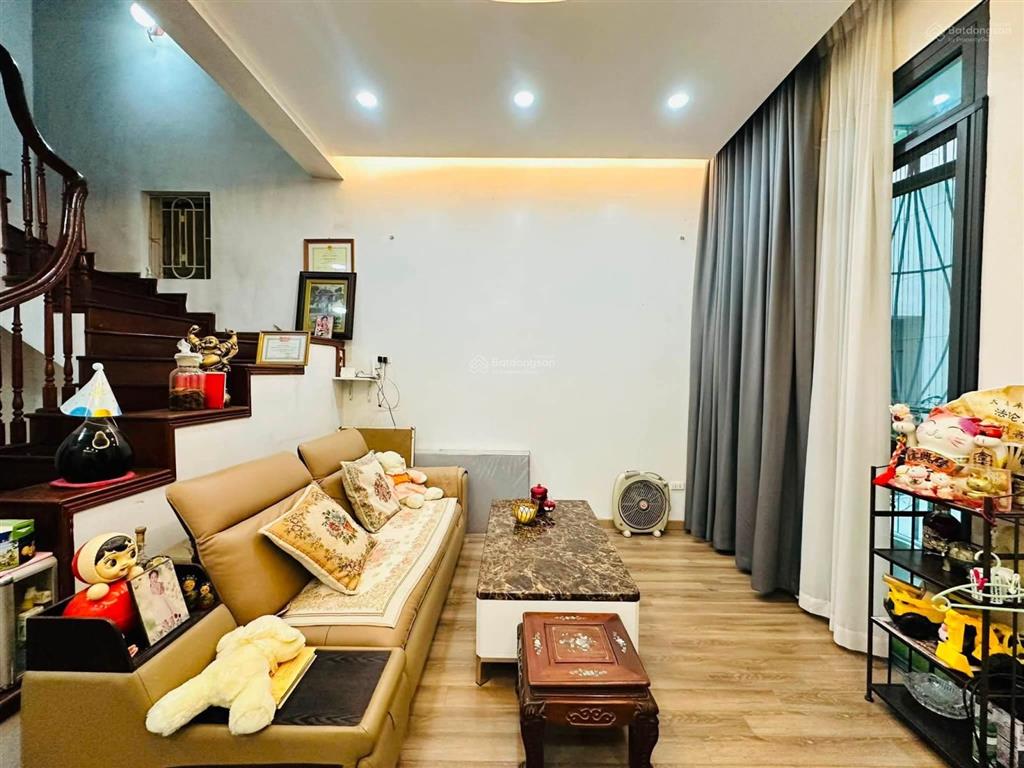 Bán gấp nhà hoàng quốc việt, 70 m², 2 thoáng, ô tô, 5 tầng, kinh doanh. giá nhỉnh 26 tỷ