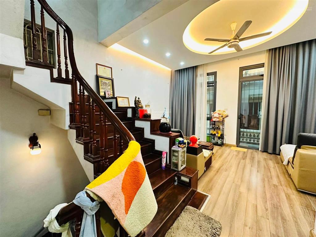 Bán gấp nhà hoàng quốc việt, 70 m², 2 thoáng, ô tô, 5 tầng, kinh doanh. giá nhỉnh 26 tỷ