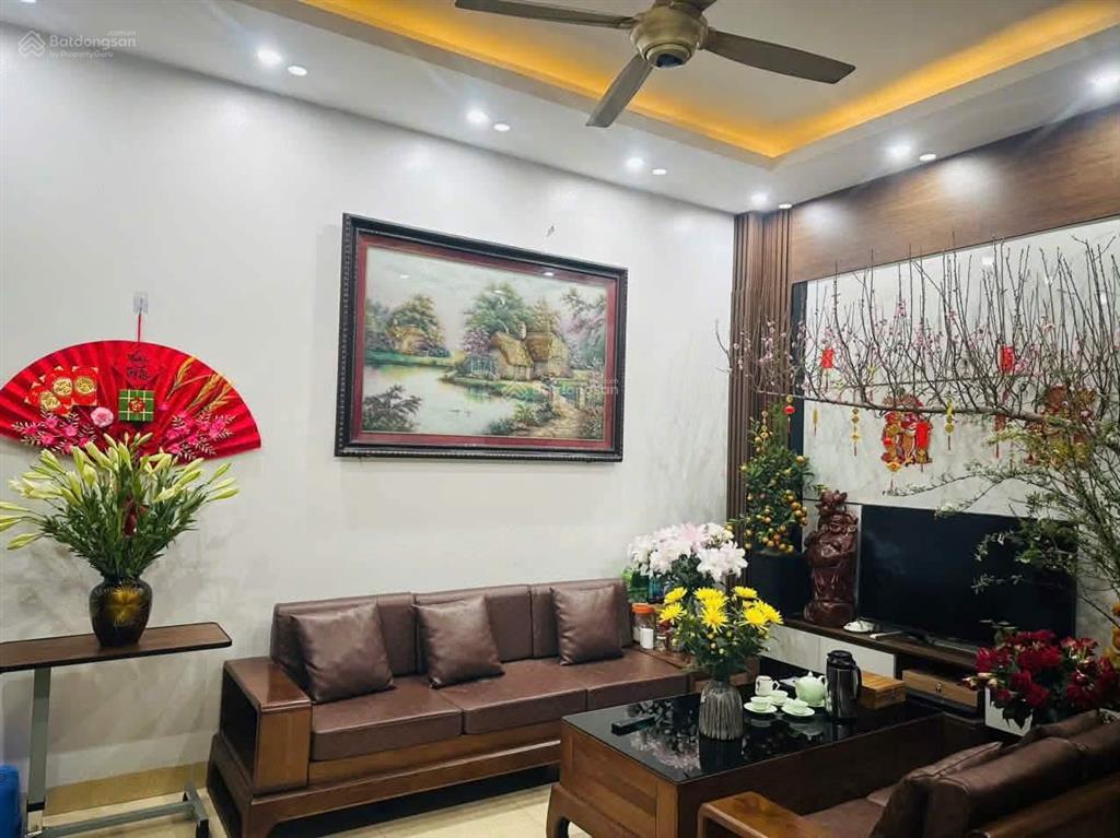 Chỉ nhỉnh 6 tỷ sở hữu ngay căn nhà có 102 tại văn hội  30 m2, 5 tầng, ô tô 7 chỗ, kinh doanh