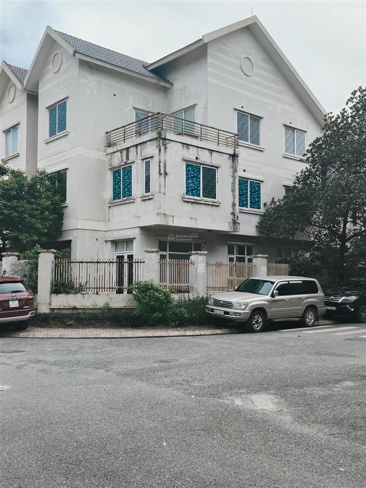 Bán gấp biệt thự tây mỗ. 220 m2, 4 tầng, lô góc 4 thoáng, vỉa hè ô tô tránh, kinh doanh. giá 33 tỷ