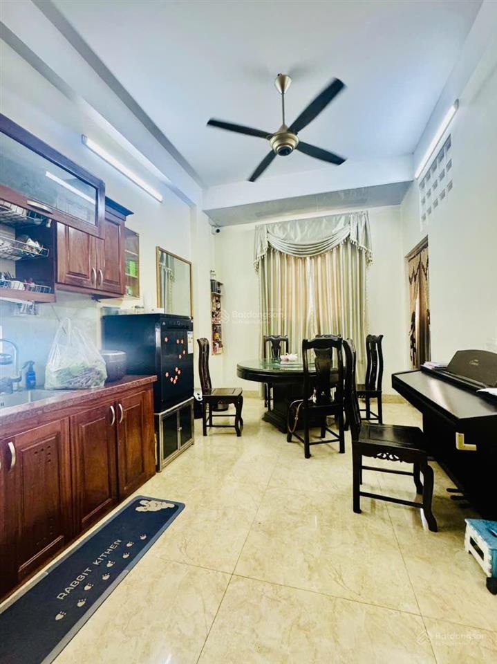 Bán nhà mặt phố cổ nhuế. 60 m2, mặt tiền 6 m, vỉa hè ô tô tránh, kinh doanh. giá nhỉnh 24 tỷ