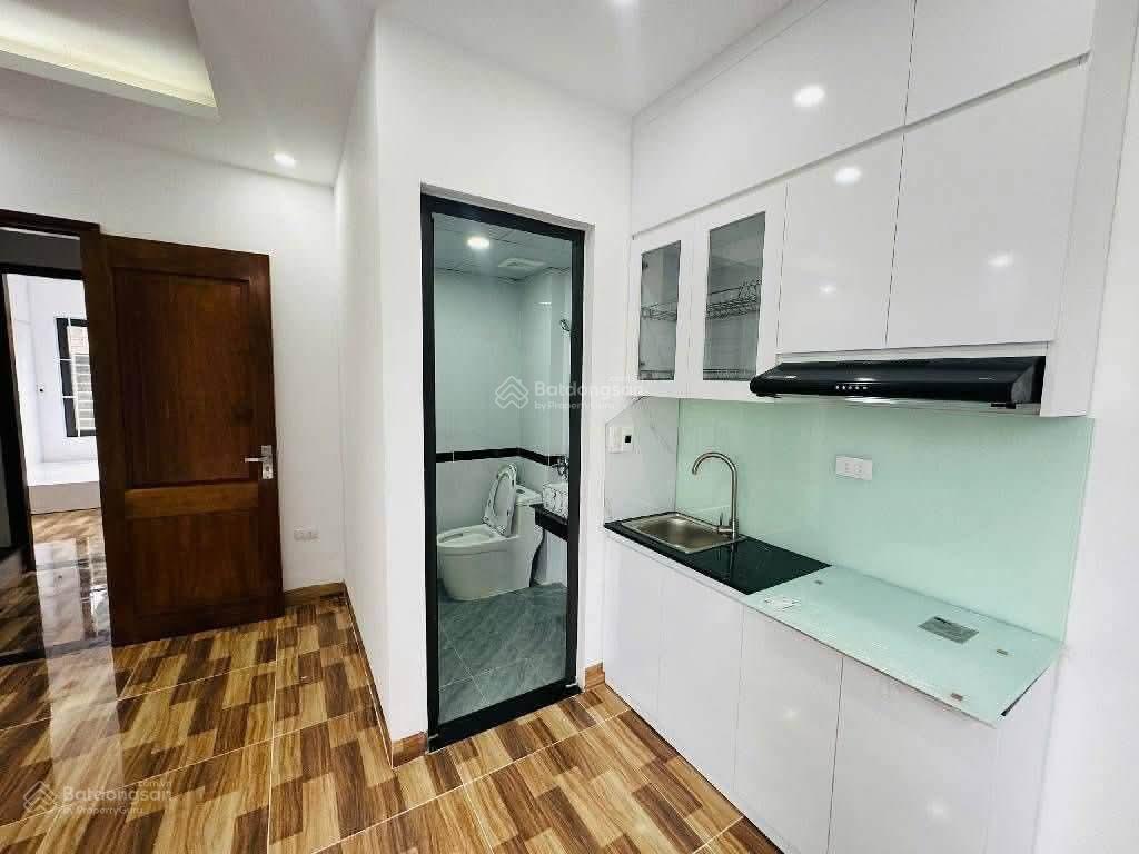 Bán cắt lỗ. nhà đẹp lê văn hiến. 44 m2, 4 tầng, dân xây, ô tô, kinh doanh sầm uất. giá nhỉnh 7 tỷ
