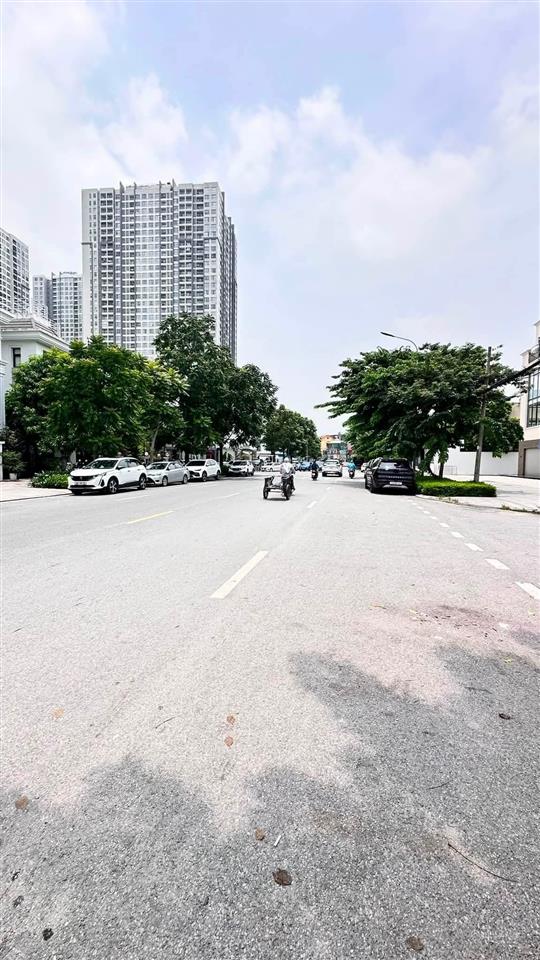 Bán gấp nhà hàm nghi, 55 m2, mặt tiền 5.5 m, vỉa hè, 3 ô tô tránh. giá 23.8 tỷ