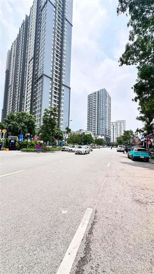Bán gấp nhà hàm nghi, 55 m2, mặt tiền 5.5 m, vỉa hè, 3 ô tô tránh. giá 23.8 tỷ