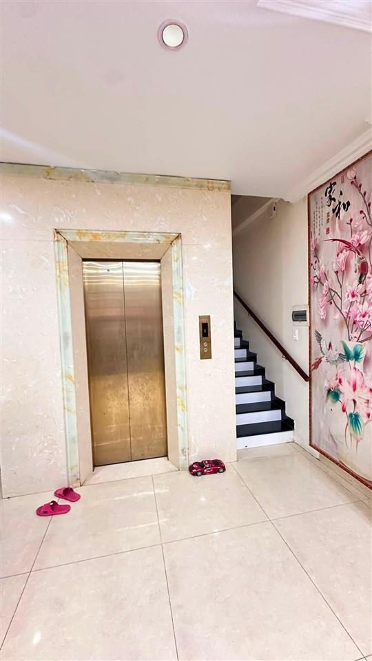 Bán nhà phú diễn  đh tn&mt. 65 m2, 6 t, lô góc, đường 13.5 m, kinh doanh sầm uất. giá nhỉnh 20 tỷ
