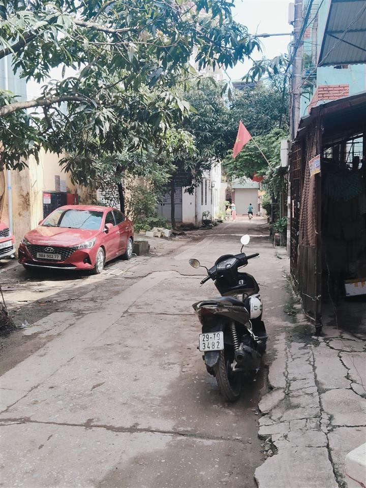 Bán gấp nhà cổ nhuế. 40 m2, lô góc, ngõ thông, ô tô, kinh doanh. giá 6.2 tỷ