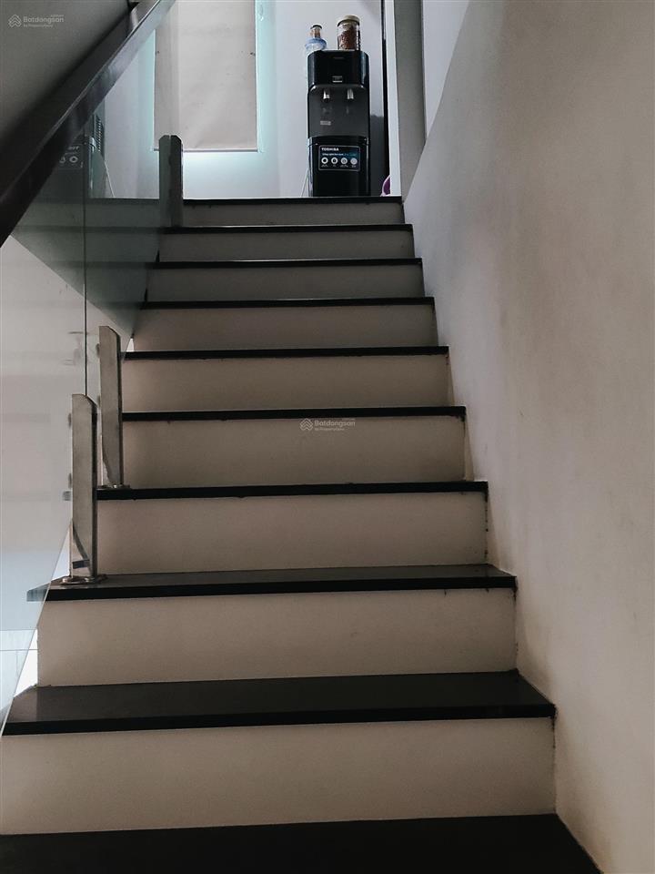 Bán gấp nhà lê văn hiến, 50 m2, 3 t, lô góc, mặt tiền 14 m, ô tô tránh, kd sầm uất. giá 10.99 tỷ
