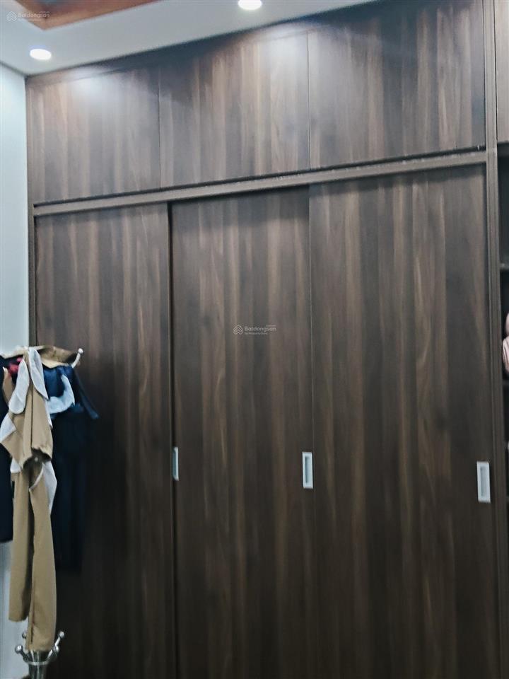 Bán gấp nhà lê văn hiến, 50 m2, 3 t, lô góc, mặt tiền 14 m, ô tô tránh, kd sầm uất. giá 10.99 tỷ