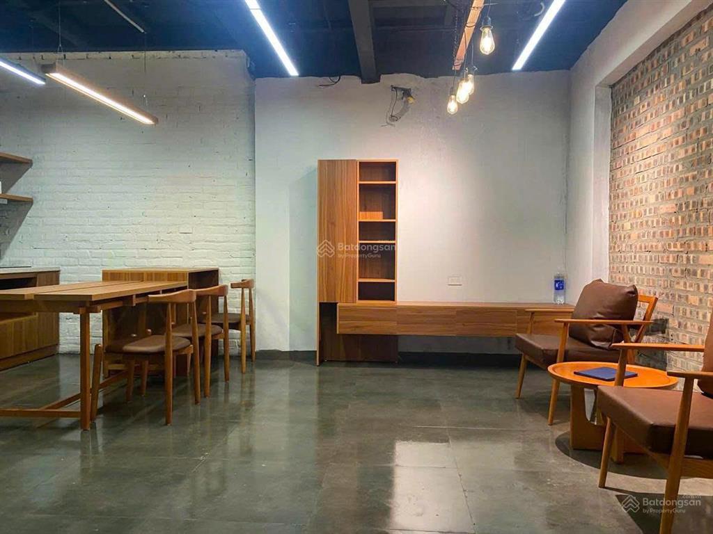 Bán gấp nhà hoàng liên, 36 m2, 3t, ô tô đỗ cửa, 15 m ra ô tô tránh, mặt phố. giá 3.95 tỷ