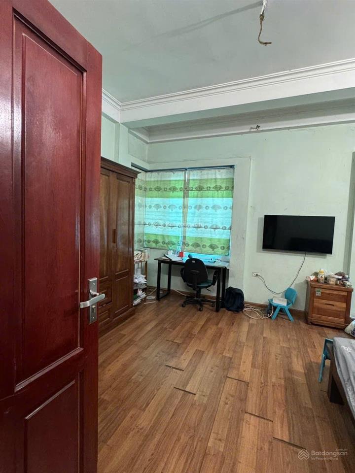 Bán gấp nhà mai dịch. 60 m2, 3 t, vỉa hè, ô tô tránh, kinh doanh sầm uất. giá nhỉnh 16 tỷ