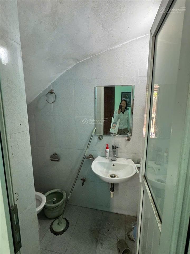 Bán gấp nhà mai dịch. 60 m2, 3 t, vỉa hè, ô tô tránh, kinh doanh sầm uất. giá nhỉnh 16 tỷ