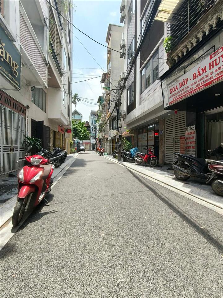 Bán gấp nhà mai dịch. 60 m2, 3 t, vỉa hè, ô tô tránh, kinh doanh sầm uất. giá nhỉnh 16 tỷ