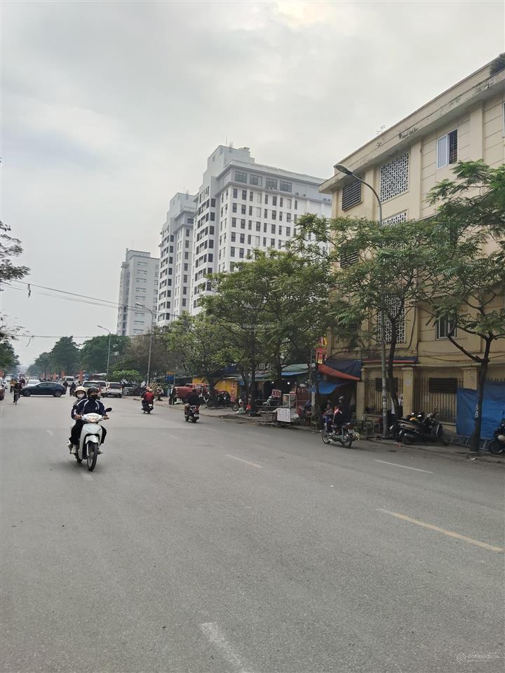 Bán gấp nhà phố viên (cổng đh mỏ địa chất). 10 m2, 2 tầng, 1 nhà ra ô tô tránh. giá 3.2 tỷ