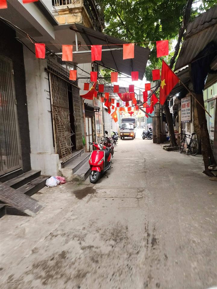 Bán gấp nhà phố viên (cổng đh mỏ địa chất). 10 m2, 2 tầng, 1 nhà ra ô tô tránh. giá 3.2 tỷ
