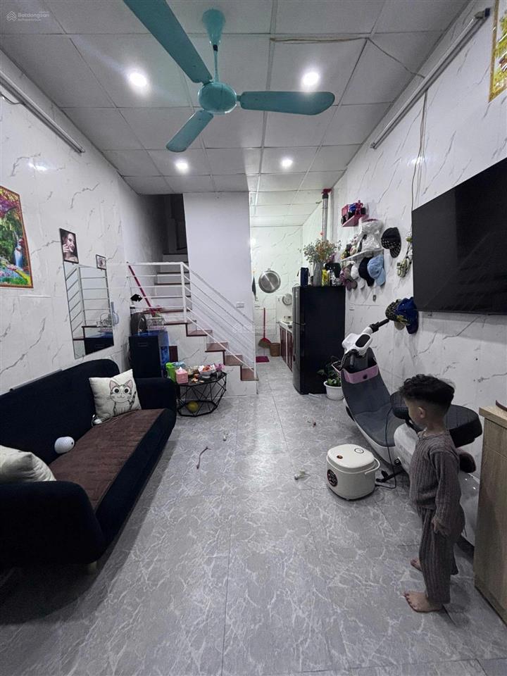 Bán gấp nhà phố viên (cổng đh mỏ địa chất). 10 m2, 2 tầng, 1 nhà ra ô tô tránh. giá 3.2 tỷ