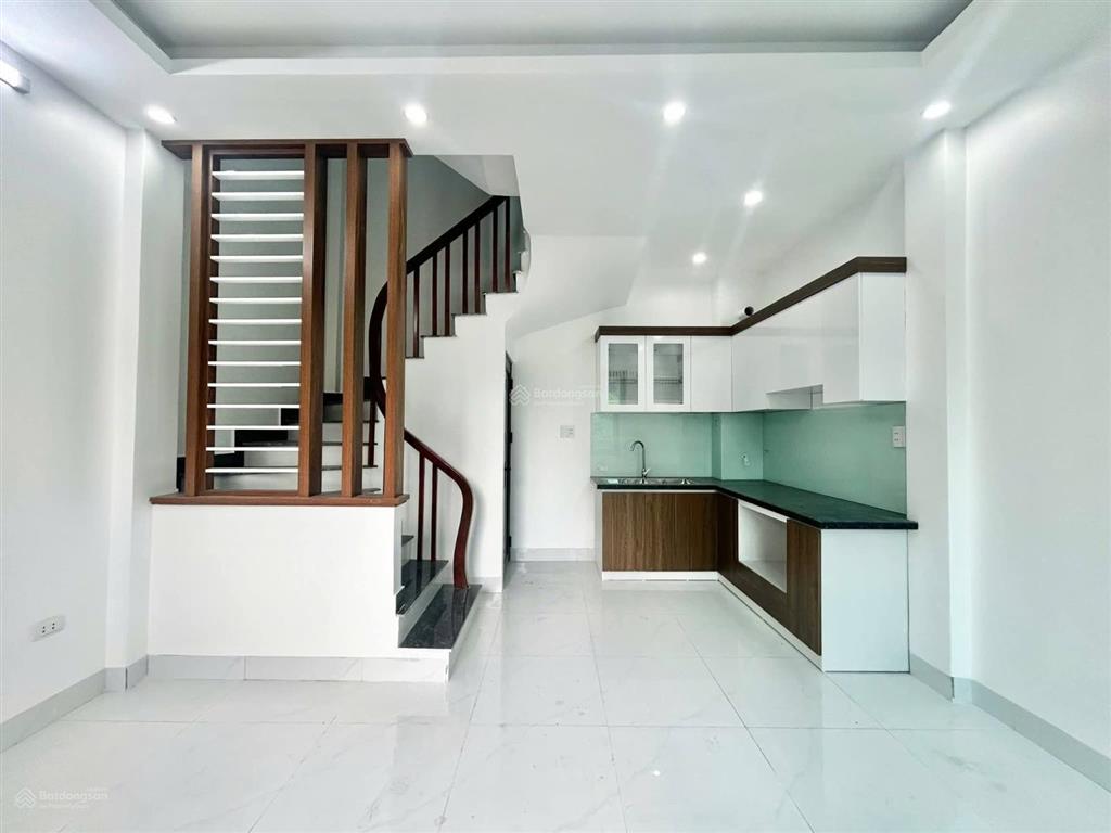 Siêu phẩm bắc từ liêm, 30 m2, 5 tầng, gần phố, 3 bước ra ô tô tránh. giá hơn 5 tỷ