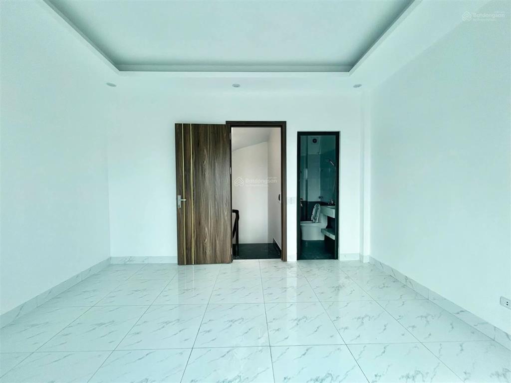 Siêu phẩm bắc từ liêm, 30 m2, 5 tầng, gần phố, 3 bước ra ô tô tránh. giá hơn 5 tỷ