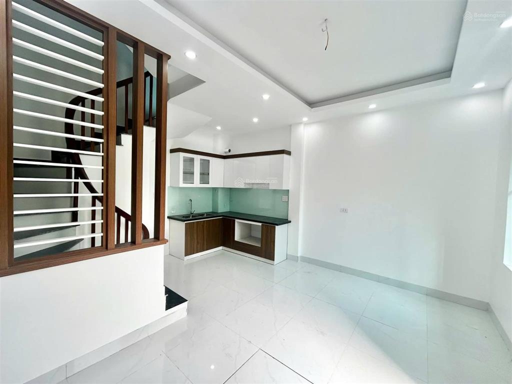 Siêu phẩm bắc từ liêm, 30 m2, 5 tầng, gần phố, 3 bước ra ô tô tránh. giá hơn 5 tỷ