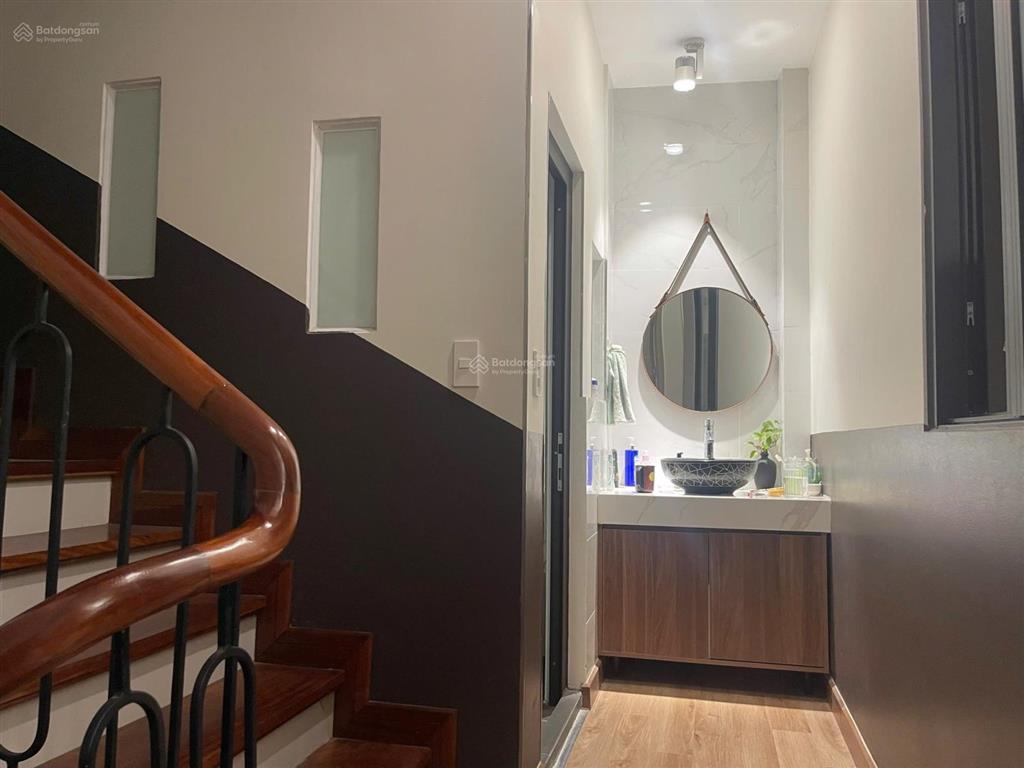 Bán nhà văn hội, 55 m2, 3 tầng, dân xây, ô tô tránh, view công viên hồ điều hoà. giá 10,2 tỷ