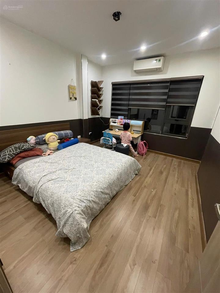 Bán nhà văn hội, 55 m2, 3 tầng, dân xây, ô tô tránh, view công viên hồ điều hoà. giá 10,2 tỷ