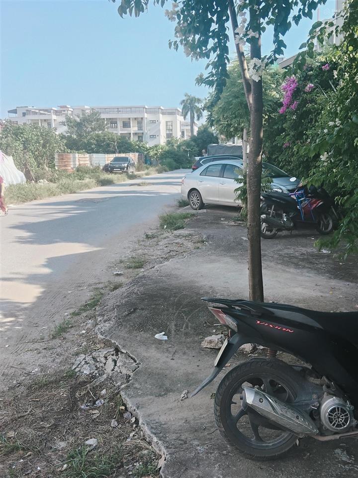 Bán nhà văn hội, 55 m2, 3 tầng, dân xây, ô tô tránh, view công viên hồ điều hoà. giá 10,2 tỷ
