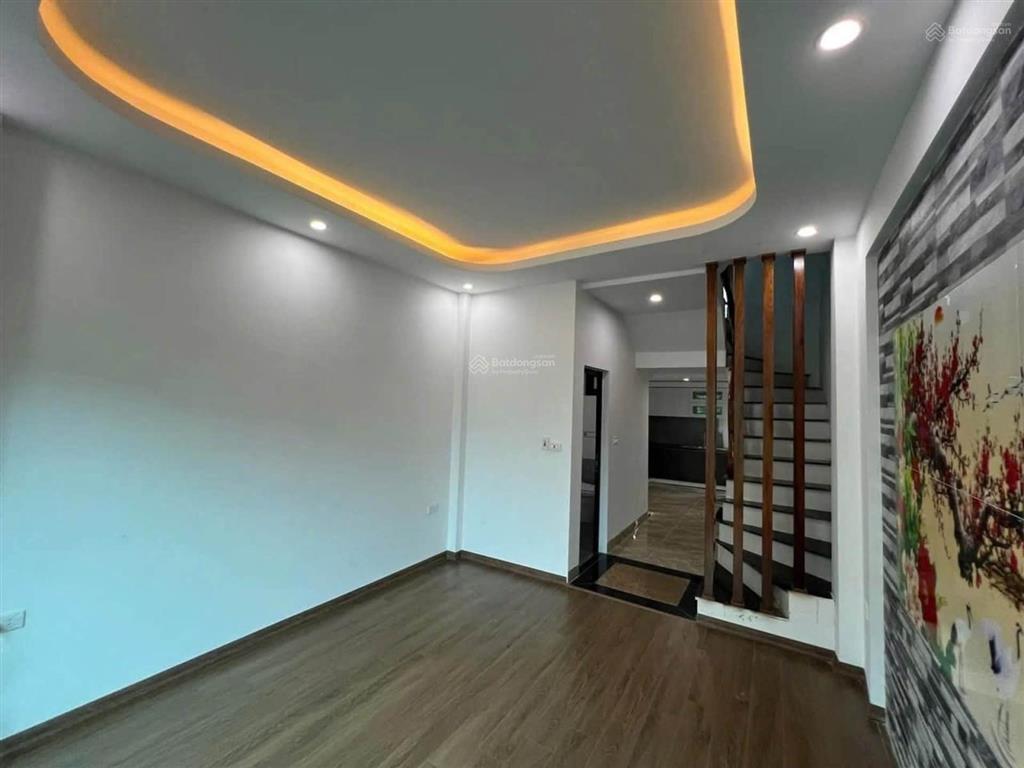 Cần tiền, bán nhanh nhà mặt phố di trạch, 37 m2, 5 tầng, dân xây, 3 thoáng, ô tô tránh. giá 6.3 tỷ