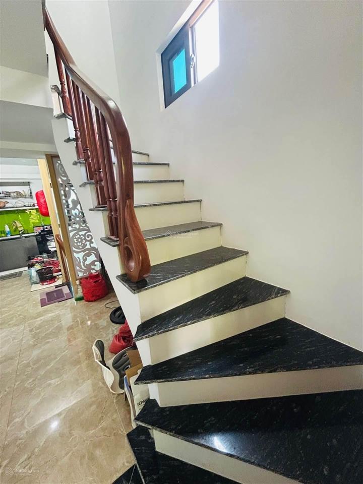 Cần tiền, bán nhanh nhà mặt phố di trạch, 37 m2, 5 tầng, dân xây, 3 thoáng, ô tô tránh. giá 6.3 tỷ