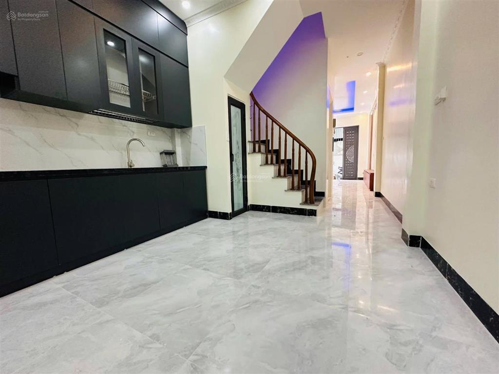 Bán gấp nhà phú diễn. 40 m2, 5 tầng, thang máy, ô tô đỗ cửa, kinh doanh sầm uất. giá nhỉnh 8 tỷ
