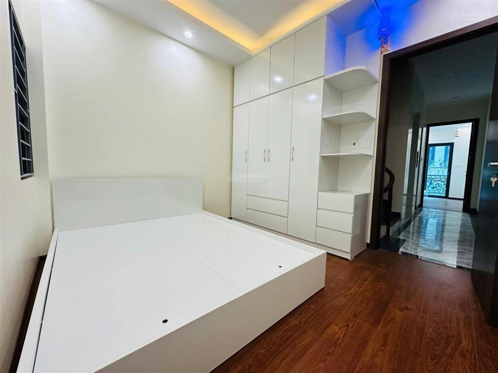 Bán gấp nhà phú diễn. 40 m2, 5 tầng, thang máy, ô tô đỗ cửa, kinh doanh sầm uất. giá nhỉnh 8 tỷ