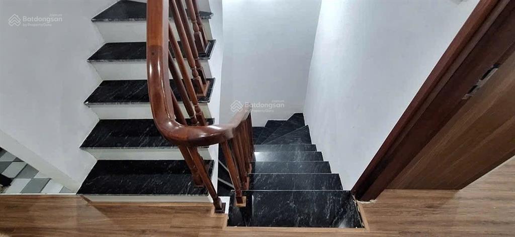 Bán gấp nhà phú diễn. 40 m2, 5 tầng, thang máy, ô tô đỗ cửa, kinh doanh sầm uất. giá nhỉnh 8 tỷ