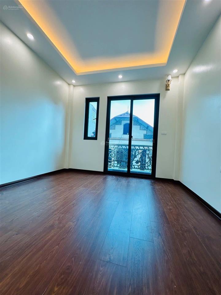 Bán gấp nhà phú diễn. 40 m2, 5 tầng, thang máy, ô tô đỗ cửa, kinh doanh sầm uất. giá nhỉnh 8 tỷ