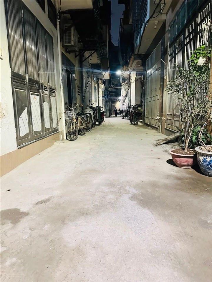 Bán gấp nhà phú diễn. 40 m2, 5 tầng, thang máy, ô tô đỗ cửa, kinh doanh sầm uất. giá nhỉnh 8 tỷ