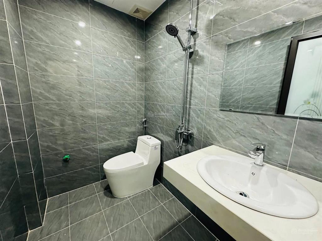 Bán gấp nhà phú diễn. 40 m2, 5 tầng, thang máy, ô tô đỗ cửa, kinh doanh sầm uất. giá nhỉnh 8 tỷ