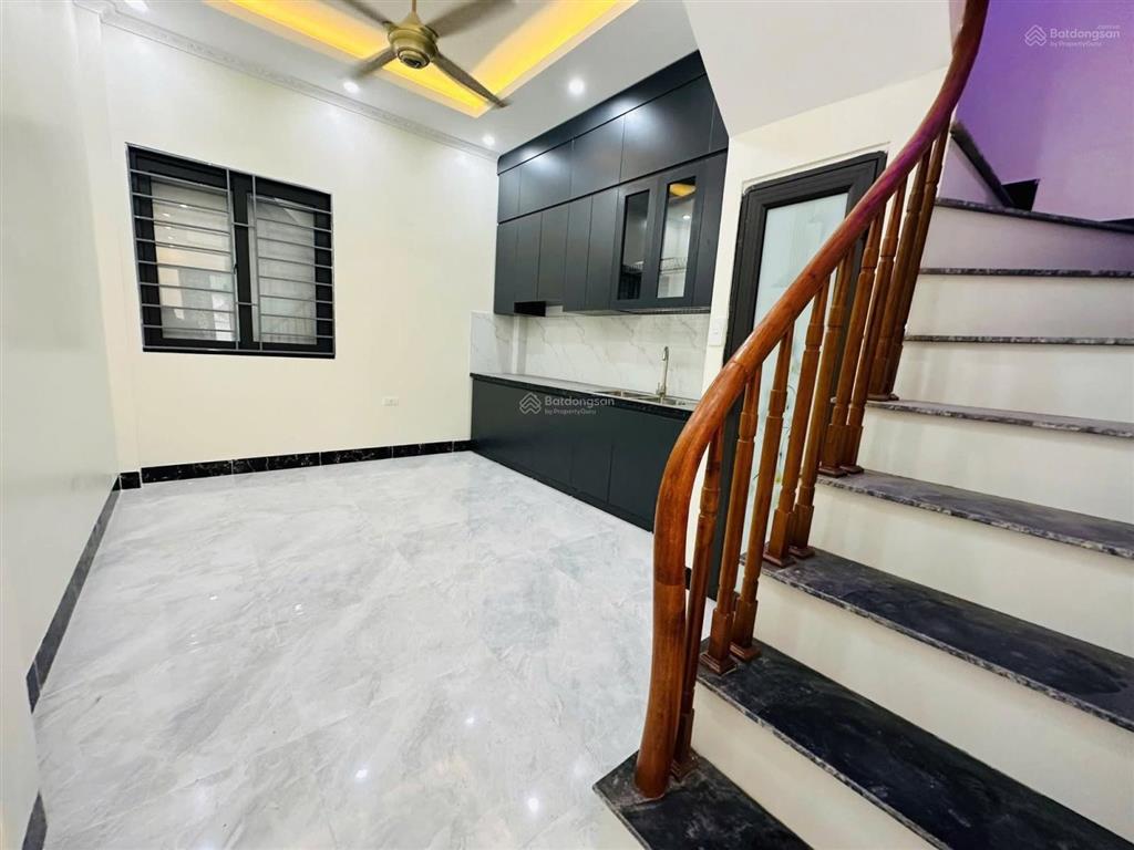 Bán gấp nhà phú diễn. 40 m2, 5 tầng, thang máy, ô tô đỗ cửa, kinh doanh sầm uất. giá nhỉnh 8 tỷ