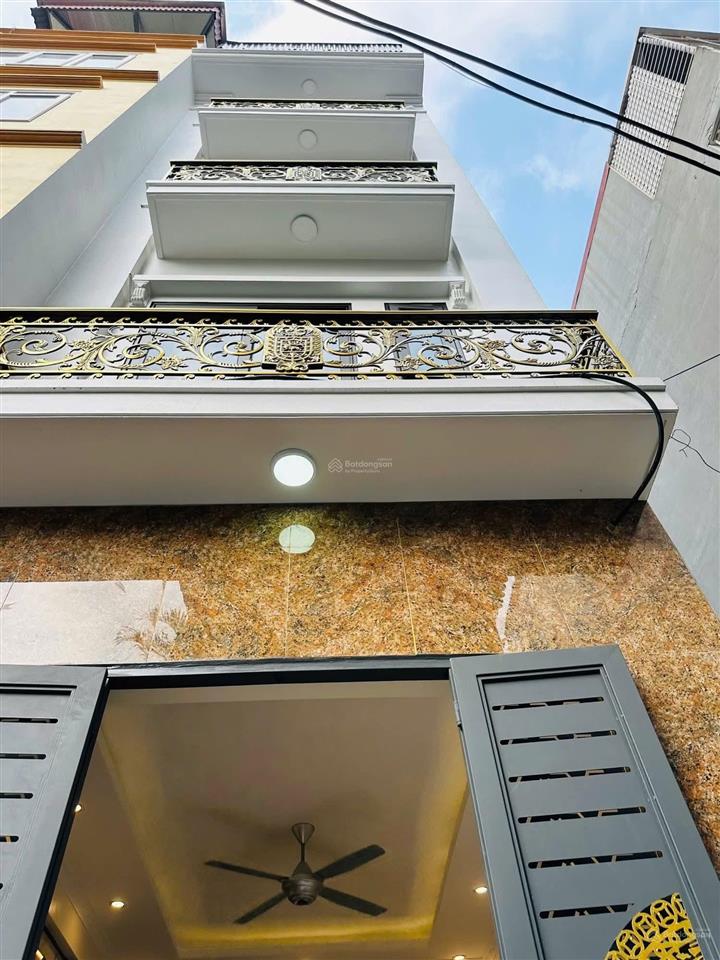 Bán gấp nhà phú diễn. 40 m2, 5 tầng, thang máy, ô tô đỗ cửa, kinh doanh sầm uất. giá nhỉnh 8 tỷ