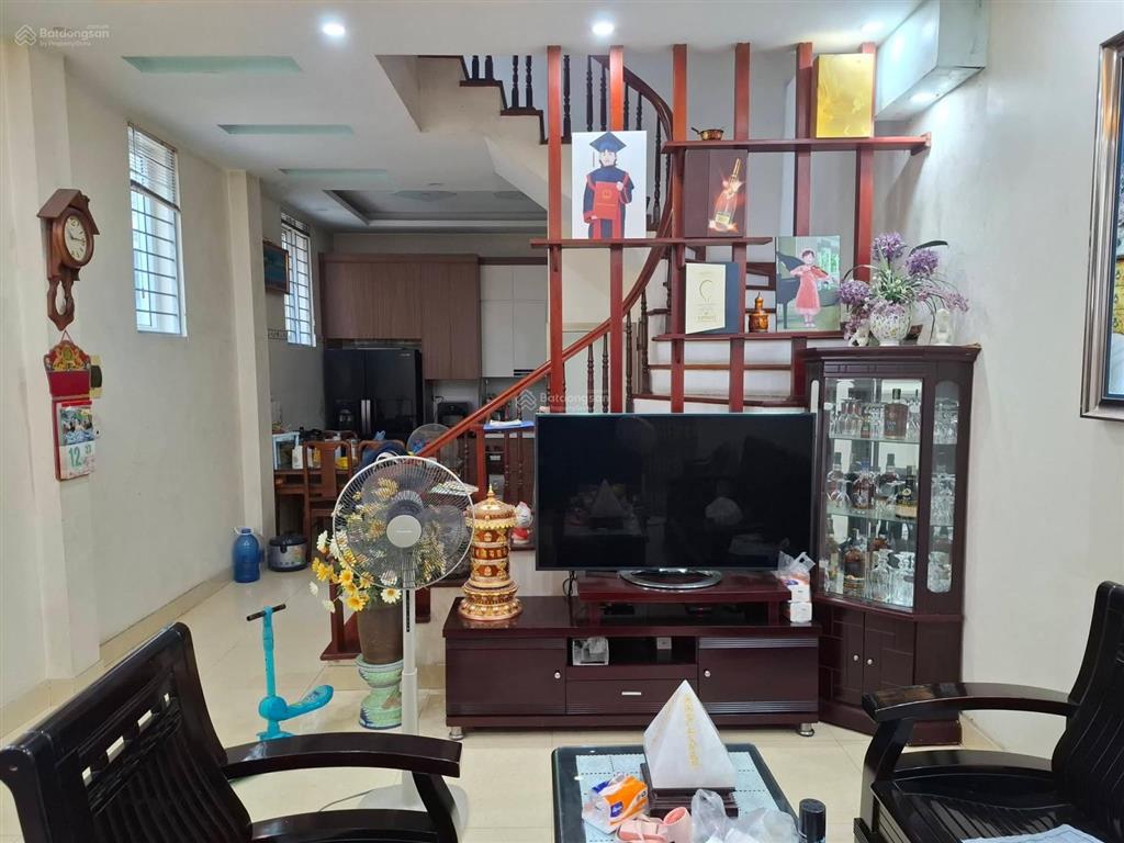 Nhỉnh 11 tỷ sở hữu ngay căn nhà lý tưởng tại thành phố giao lưu. 60 m2, 5 tầng, lô góc. kinh doanh.