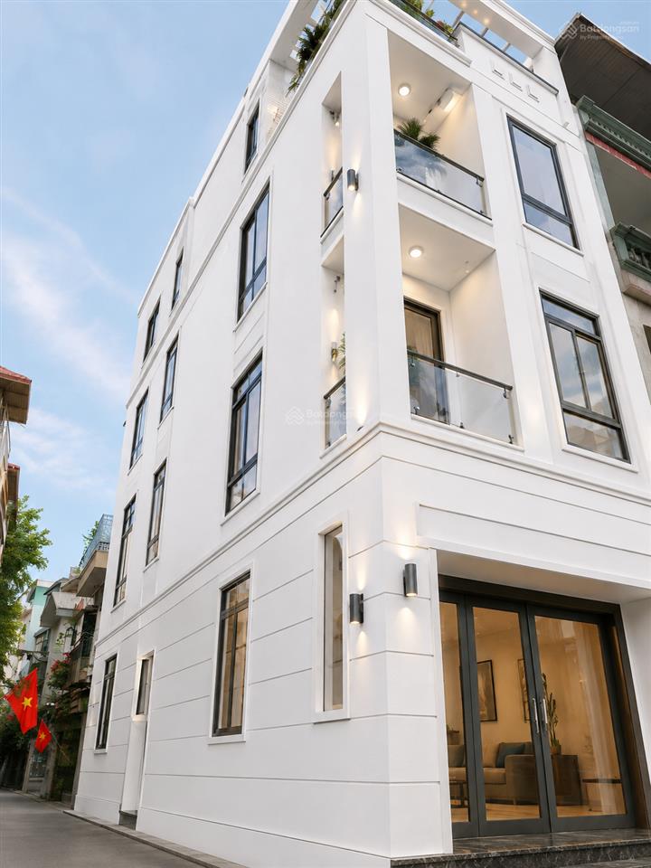 Nhỉnh 11 tỷ sở hữu ngay căn nhà lý tưởng tại thành phố giao lưu. 60 m2, 5 tầng, lô góc. kinh doanh.