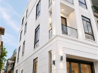 Nhỉnh 11 tỷ sở hữu ngay căn nhà lý tưởng tại thành phố giao lưu. 60 m2, 5 tầng, lô góc. kinh doanh.