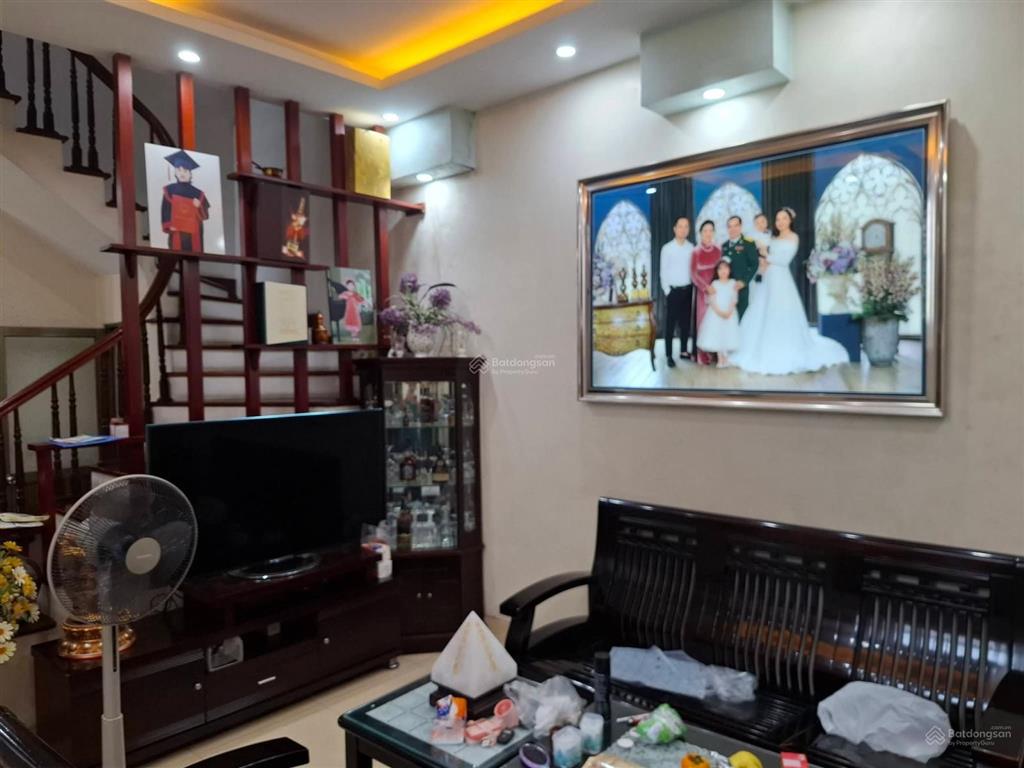 Nhỉnh 11 tỷ sở hữu ngay căn nhà lý tưởng tại thành phố giao lưu. 60 m2, 5 tầng, lô góc. kinh doanh.