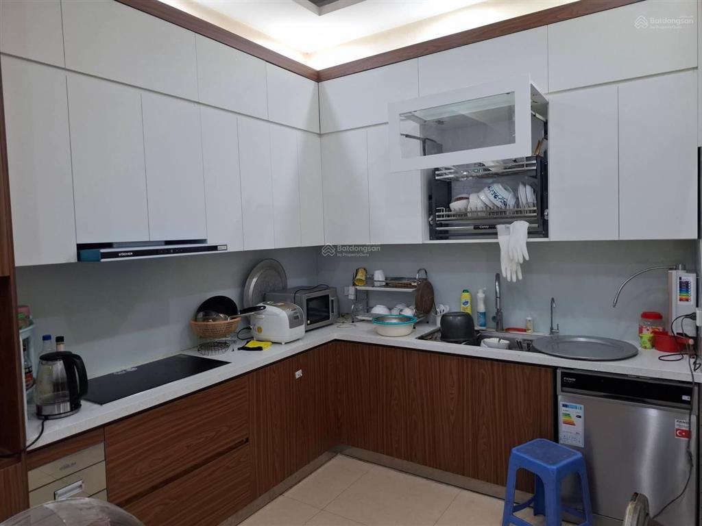Nhỉnh 11 tỷ sở hữu ngay căn nhà lý tưởng tại thành phố giao lưu. 60 m2, 5 tầng, lô góc. kinh doanh.