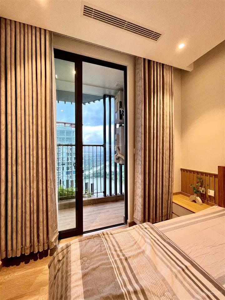 Ecopark  chính chủ bán 2pn diện tích 74m2 full nội thất, view hồ thiên nga cực đẹp  0976 032 ***