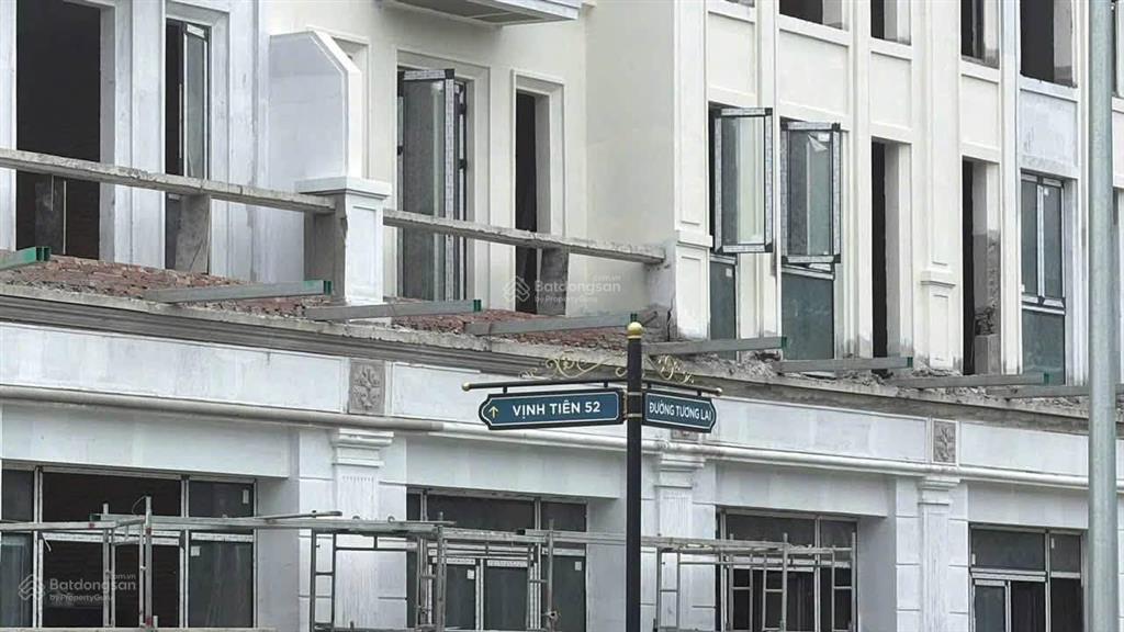 Shop 2 mặt tiền 50m trục xuyên tâm vịnh tiên giá củ, cam kết cho thuê lại 5 năm pkd 0931 793 ***