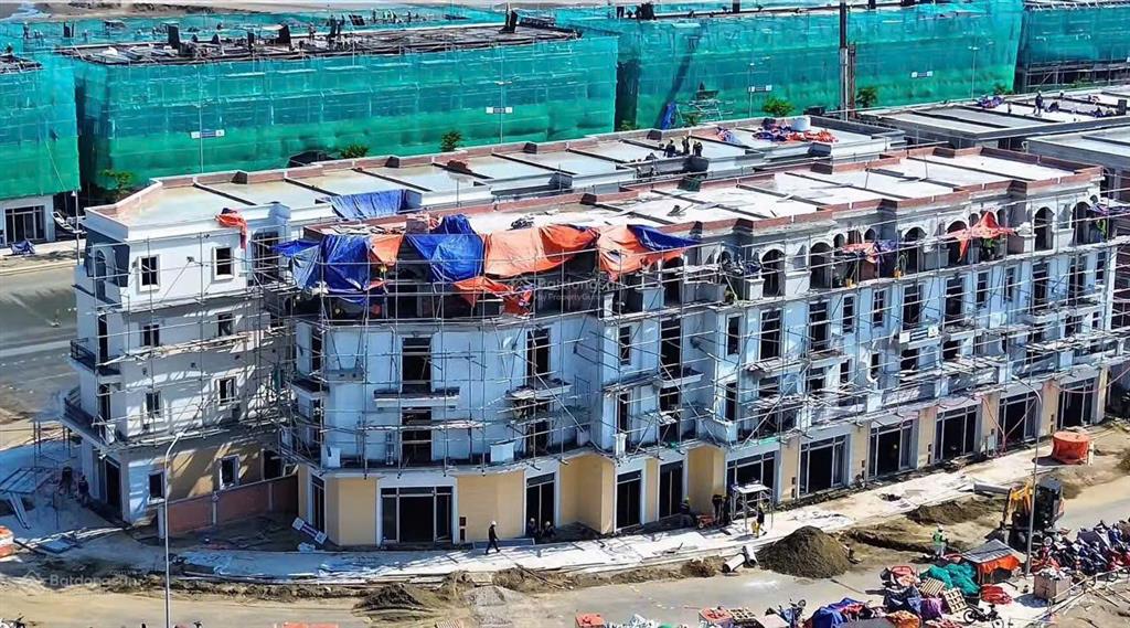Shop 2 mặt tiền 50m trục xuyên tâm vịnh tiên giá củ, cam kết cho thuê lại 5 năm pkd 0931 793 ***