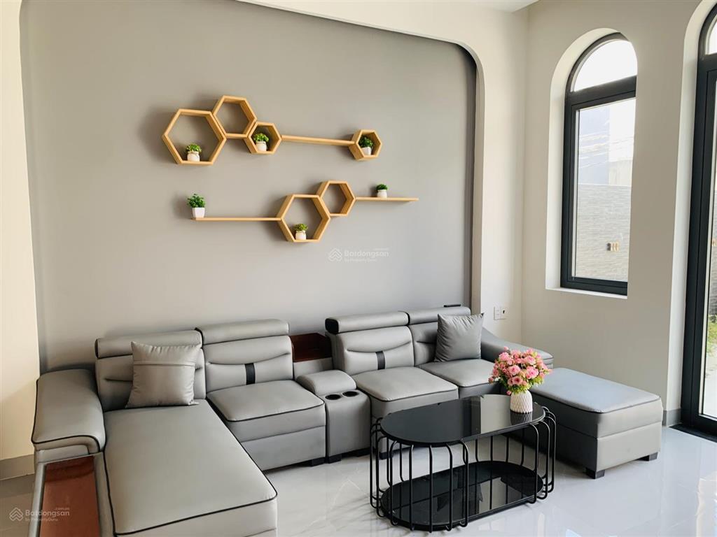 Bán nhà sẵn sổ hồng tại mỹ hạnh (đức hòa cũ), giá 2.4 tỷ full nội thất   0931 793 ***