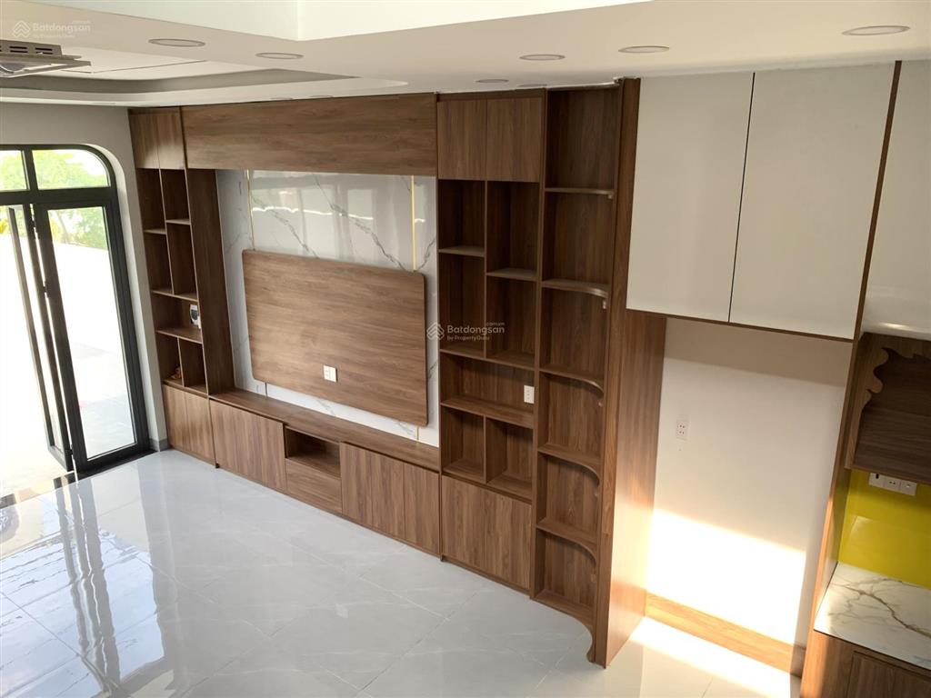 Bán nhà sẵn sổ hồng tại mỹ hạnh (đức hòa cũ), giá 2.4 tỷ full nội thất   0931 793 ***