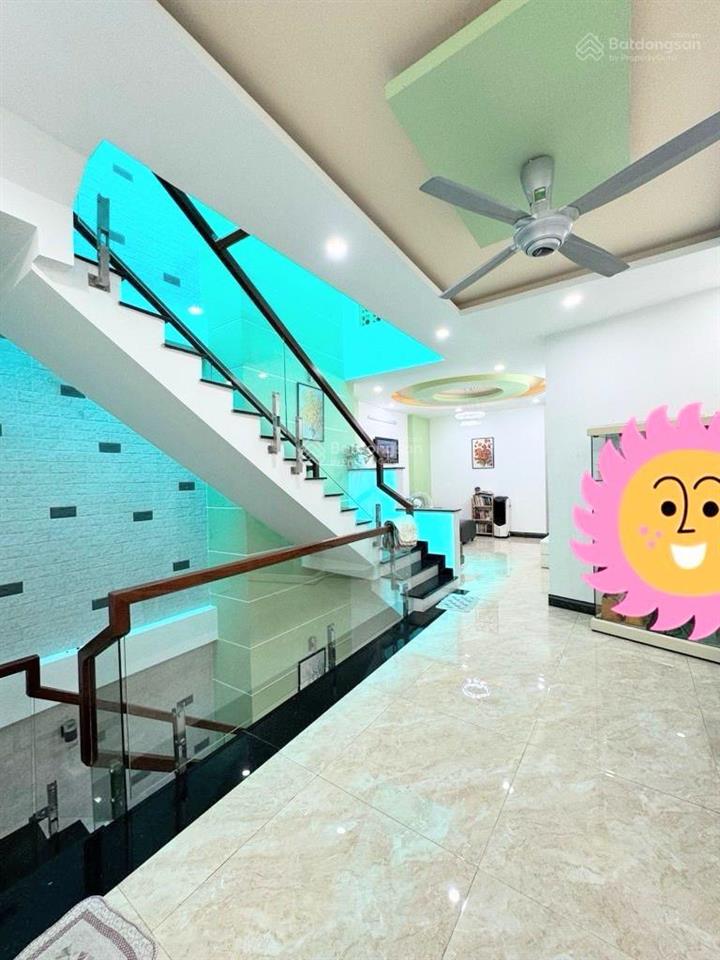 Bán gấp căn nhà đẹp 3 tầng  mặt tiền văn thân, trung tâm quận 6  155m2, 5,4 x 35m  giá 22,3 tỷ