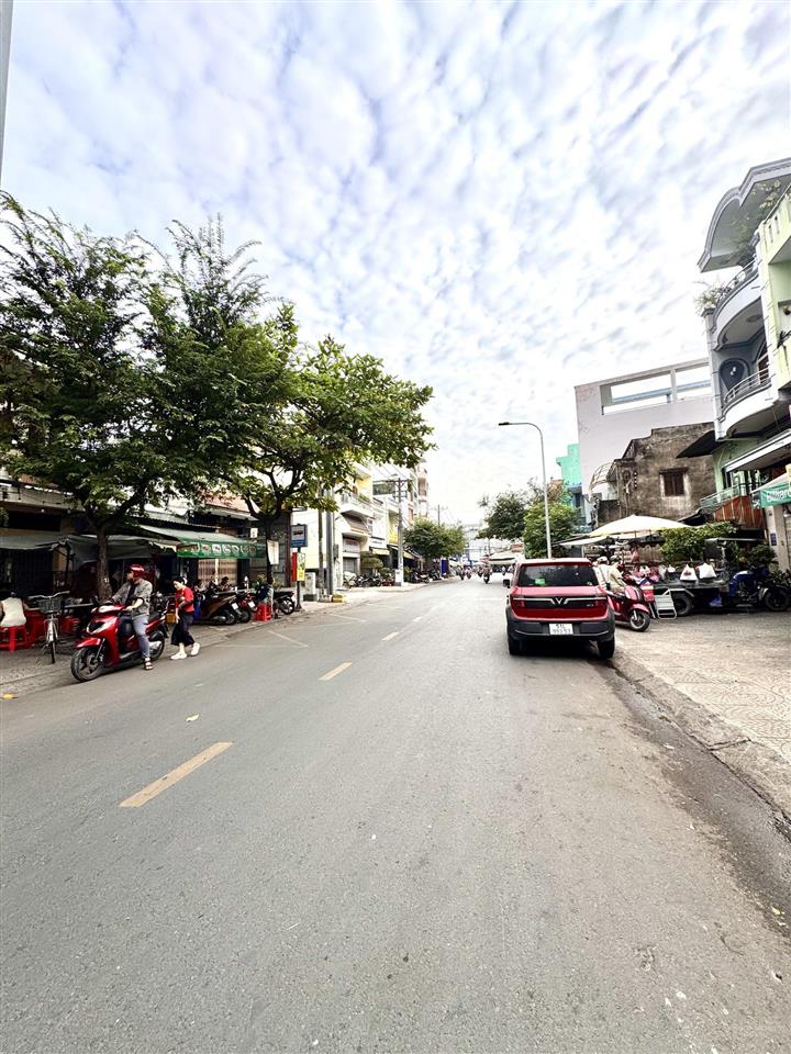 Bán gấp căn nhà đẹp 3 tầng  mặt tiền văn thân, trung tâm quận 6  155m2, 5,4 x 35m  giá 22,3 tỷ