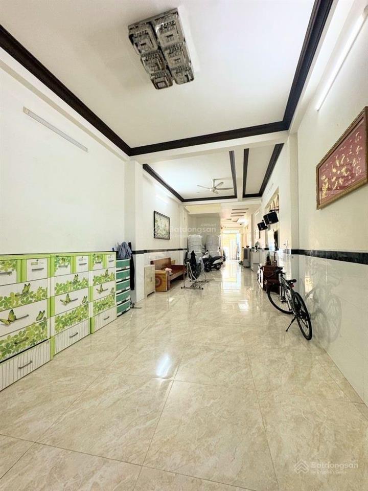 Nhà đẹp 3 tầng  đường văn thân trung tâm quận 6  dt 155m2, 4,2x35m  full nội thất.