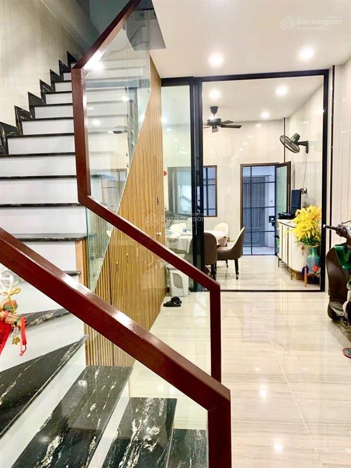 Nhà trung quận 11  chủ đi nước ngoài bán gấp  mặt tiền đường thái phiên  full nội thất.